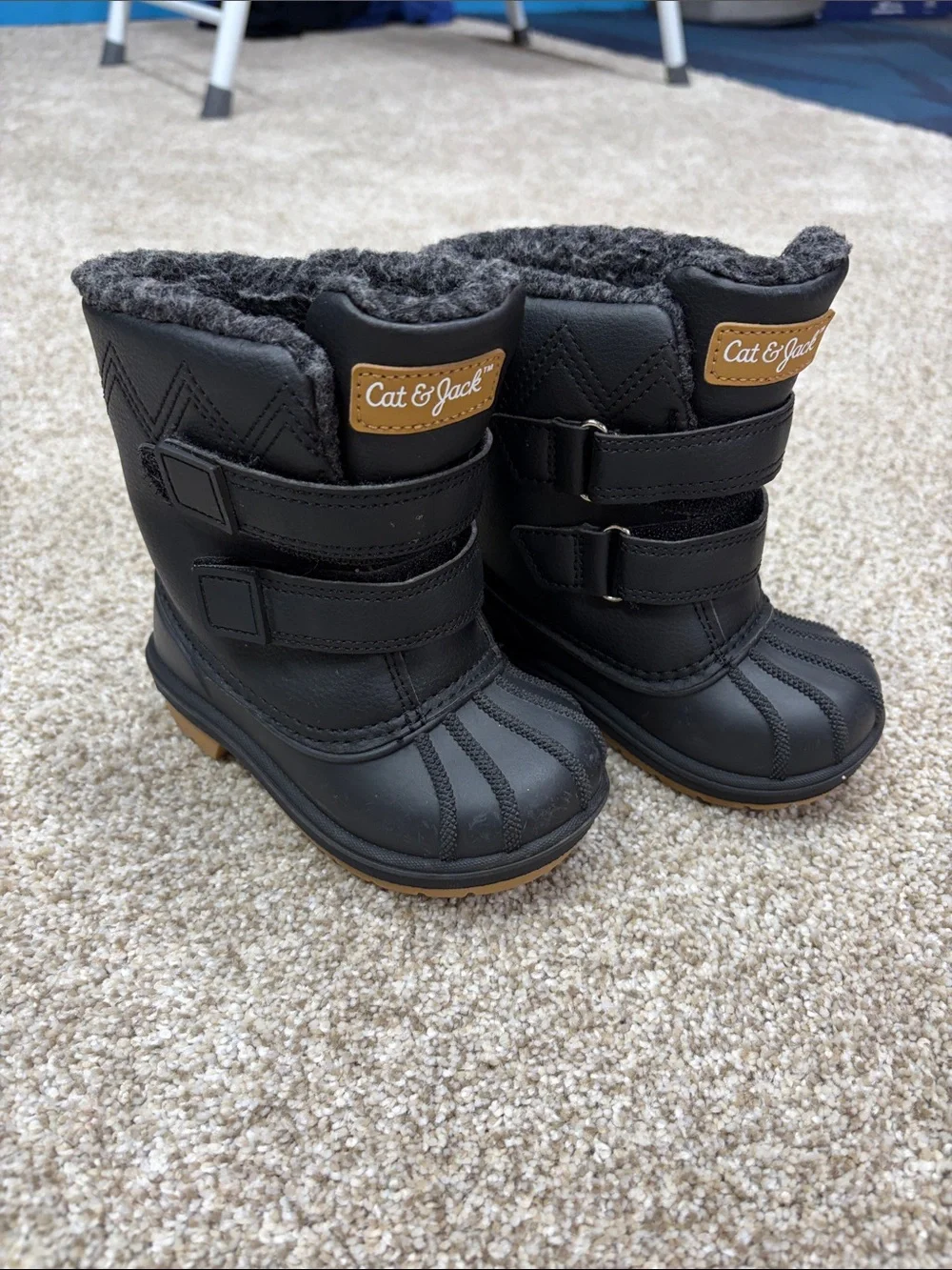 Cat & jack winter black snow boots size 6